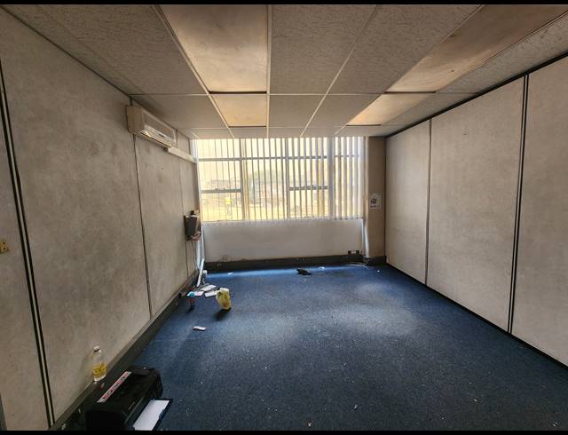 330M² WAREHOUSE TO LET IN ROODEKOP